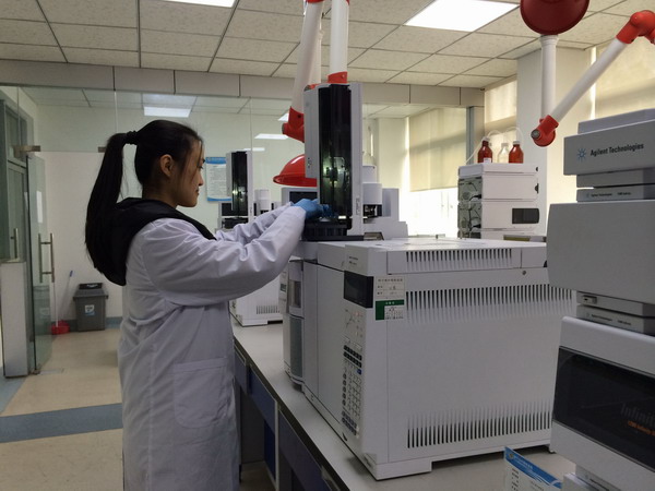 1425870305128359.jpg 专注于每一份样品检验2.jpg